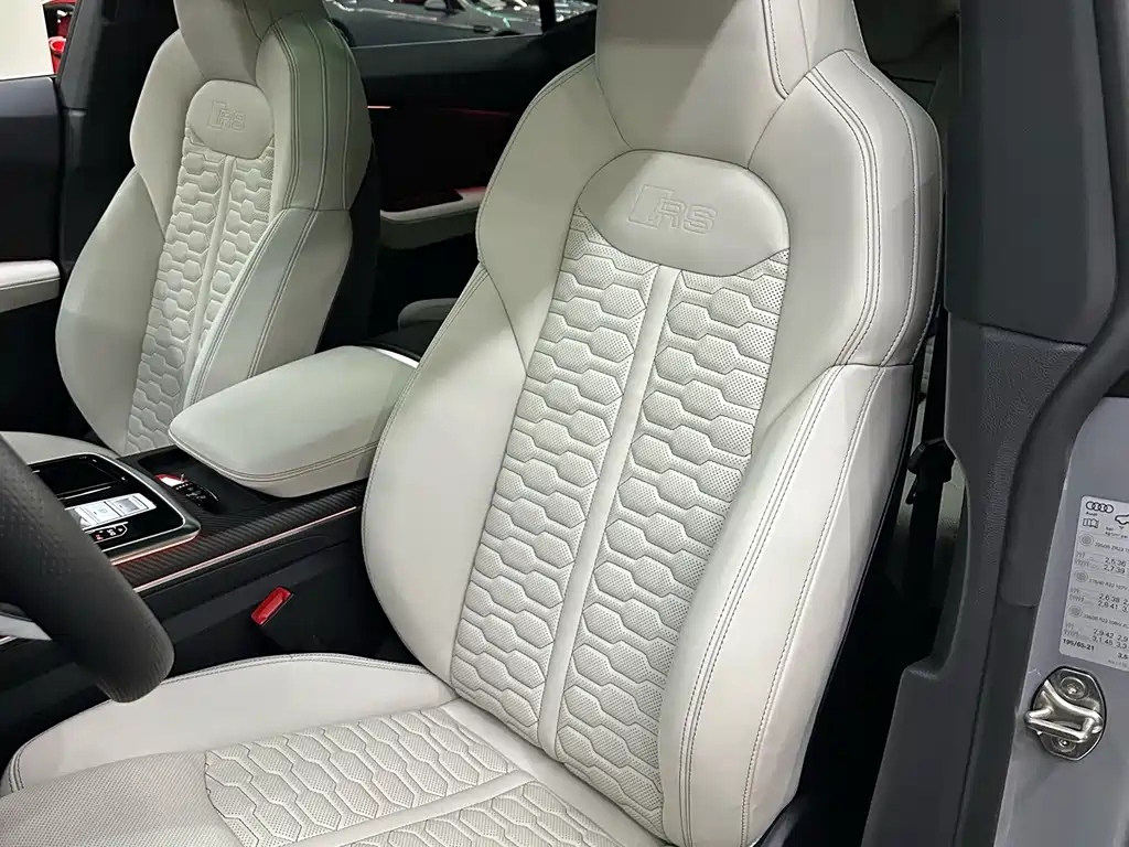 Audi RS Q8 — миниатюра 10
