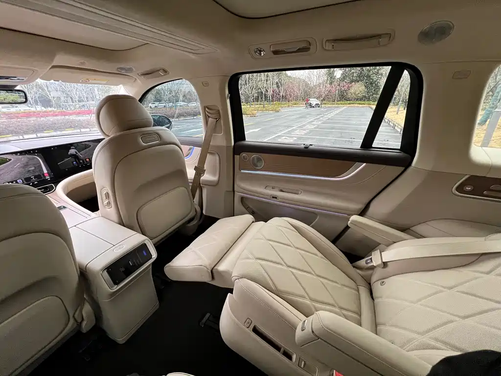 AITO ASK THE WORLD M9