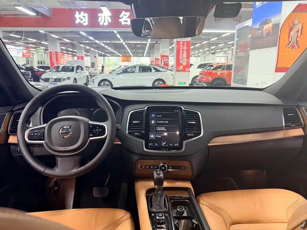Volvo XC90 2018 T6 7 мест