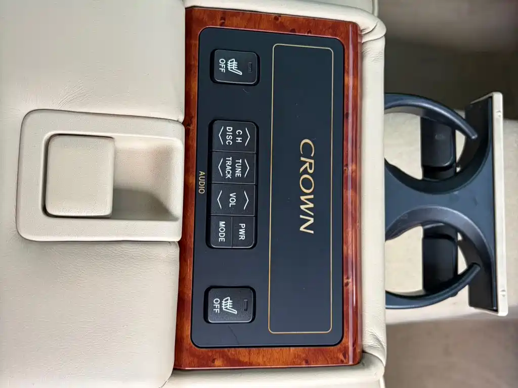 Toyota Crown — миниатюра 6