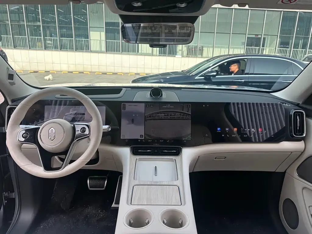 AITO ASK THE WORLD M8