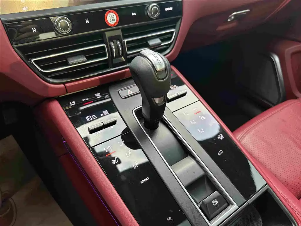 Porsche Macan — миниатюра 13