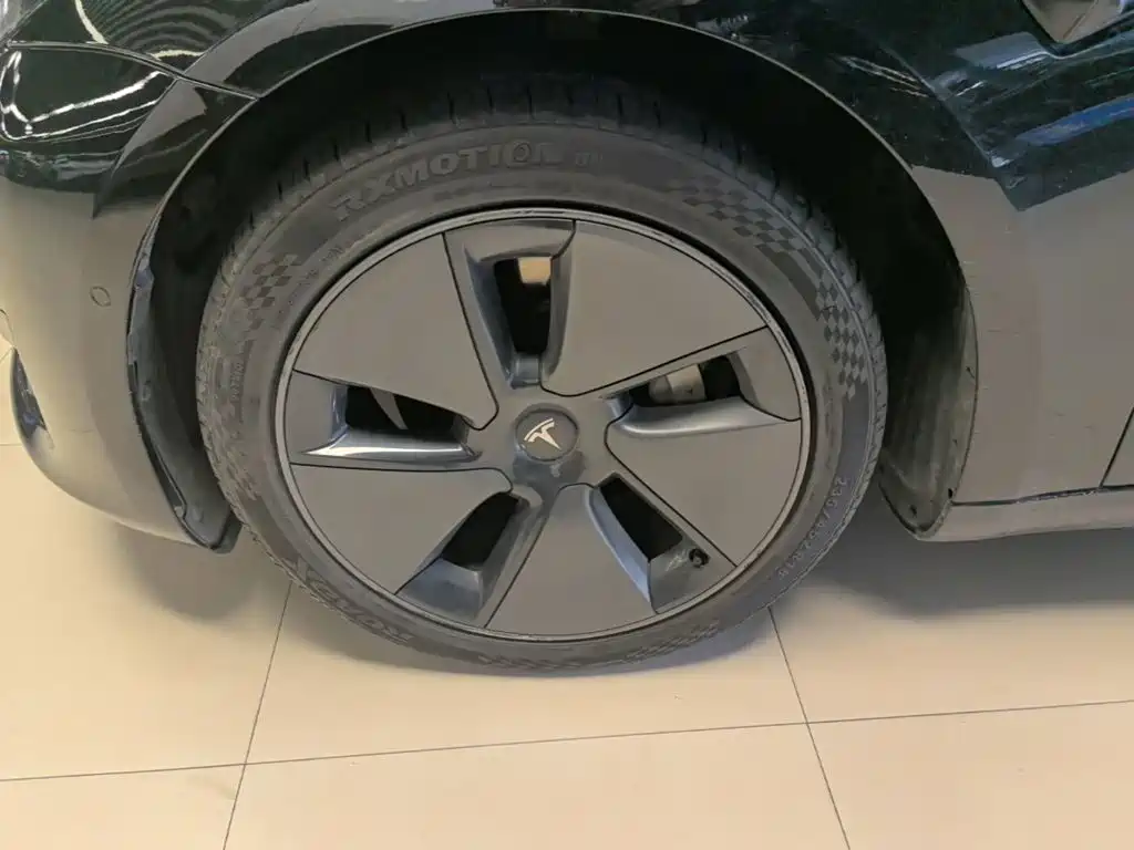 Tesla Model 3 — миниатюра 23
