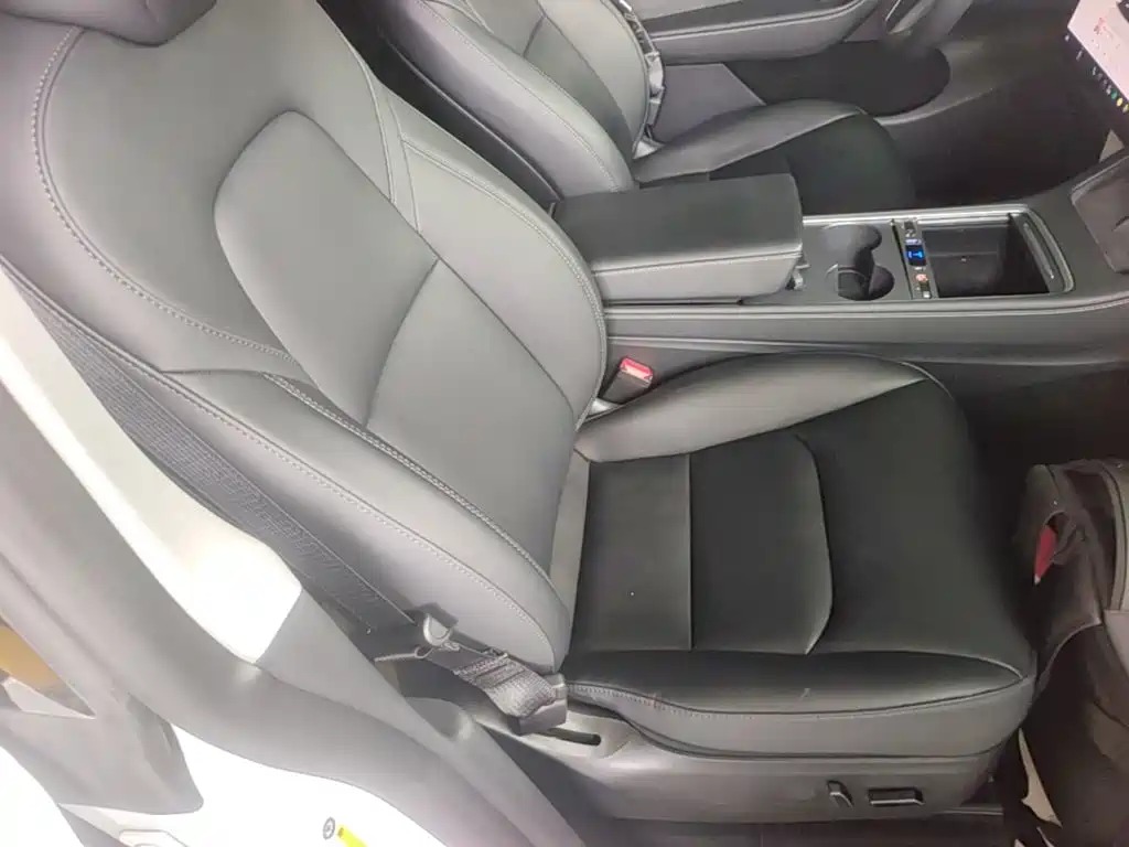 Tesla Model Y — миниатюра 25
