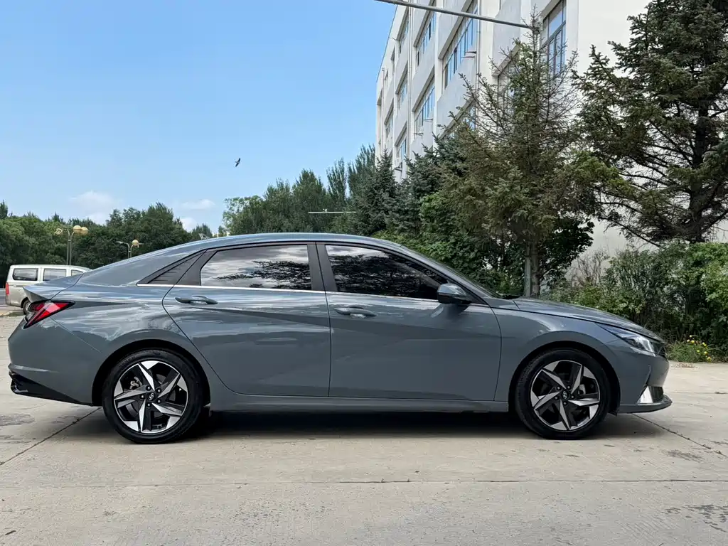 Hyundai Elantra — миниатюра 4
