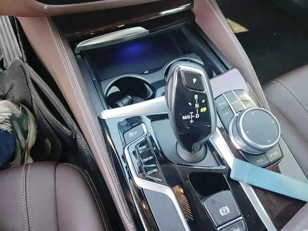 BMW 5 Series — миниатюра 14
