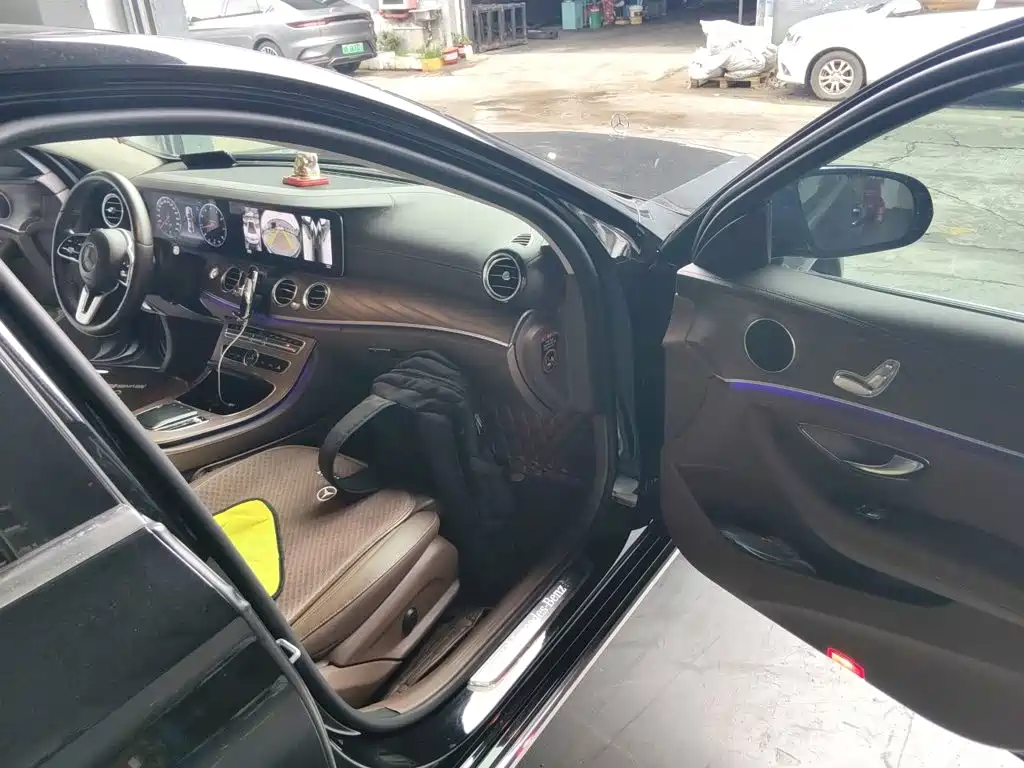 Mercedes-Benz E-Class — миниатюра 19