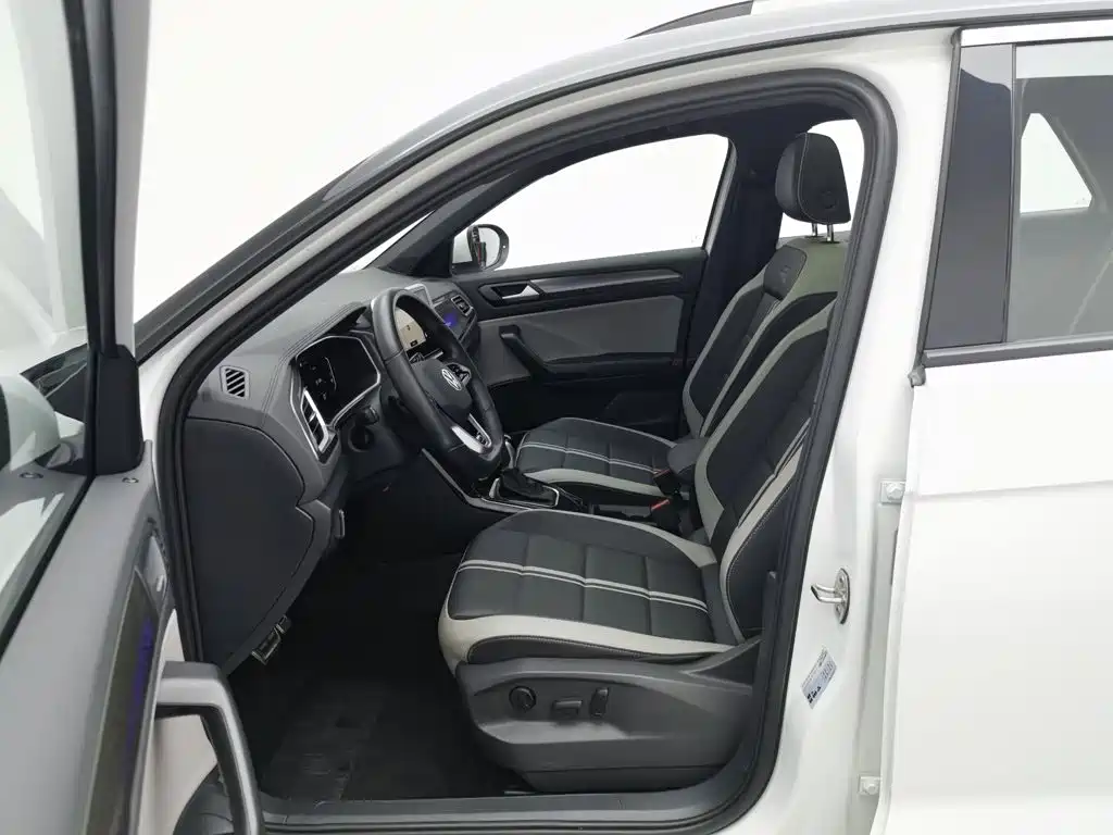 Volkswagen T-Roc — миниатюра 10