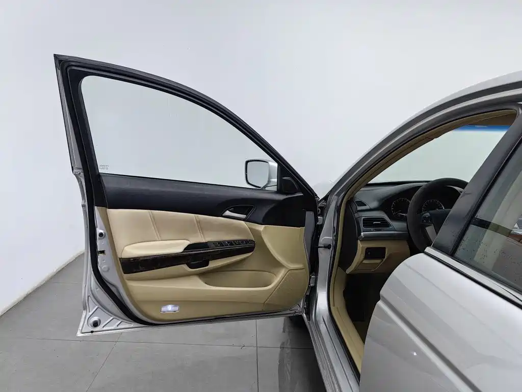 Honda Accord — миниатюра 8