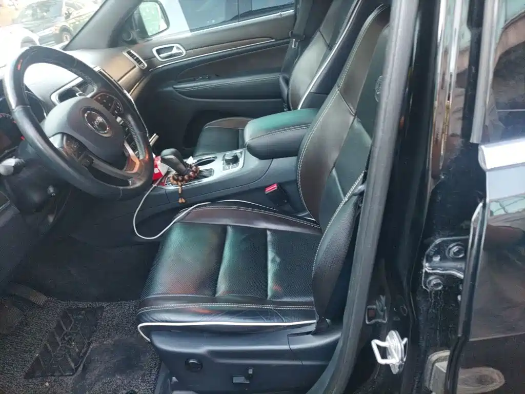 Jeep Grand Cherokee (Import) — миниатюра 16