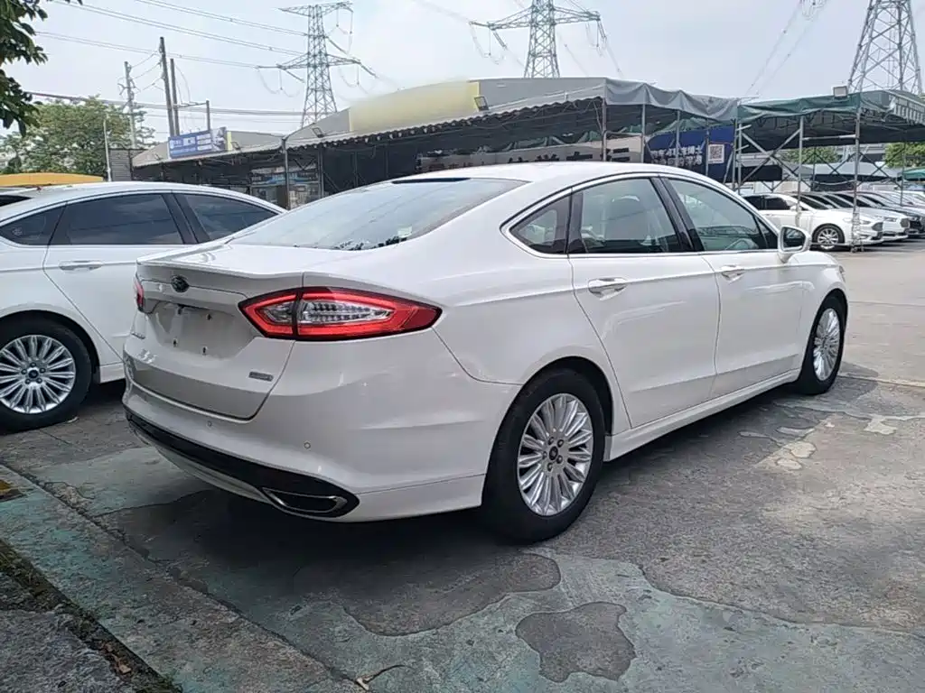 Ford Mondeo — миниатюра 7