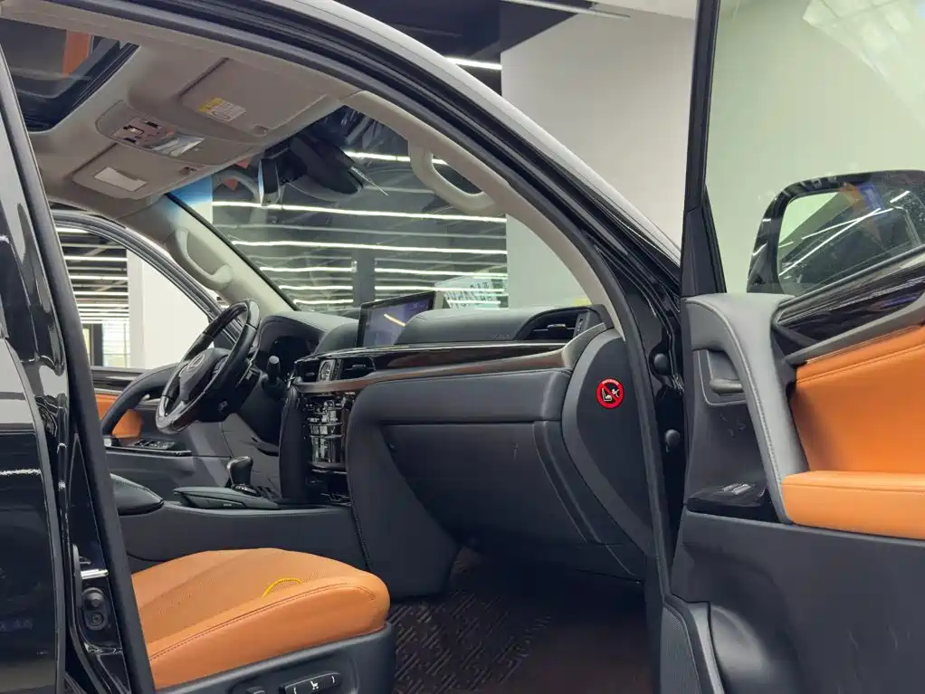 Lexus LX — миниатюра 10