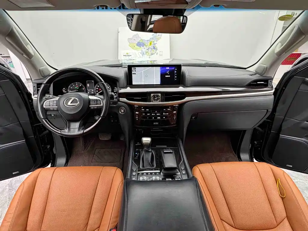 Lexus LX — миниатюра 12