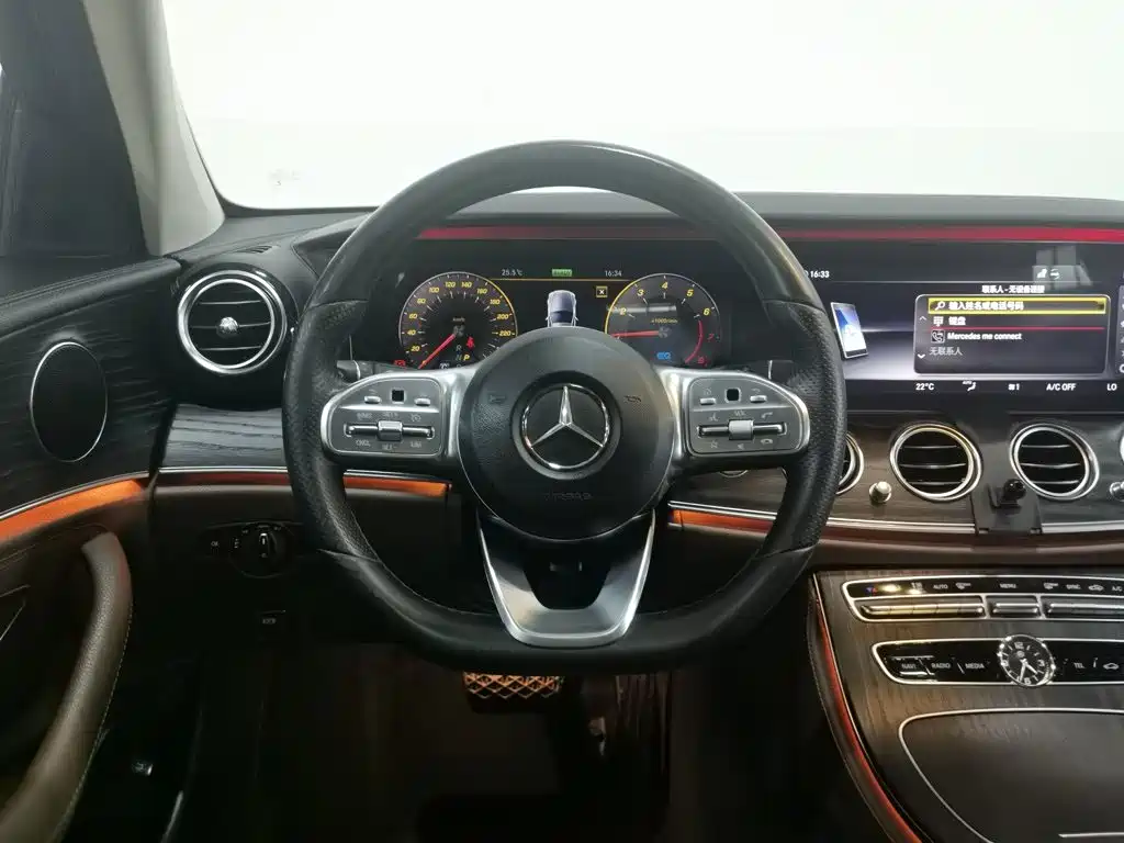 Mercedes-Benz E-Class — миниатюра 11