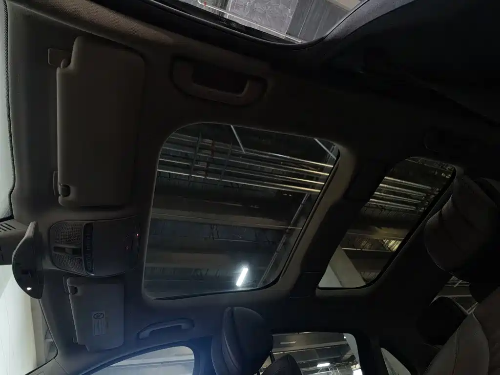 Mercedes-Benz E-Class — миниатюра 14