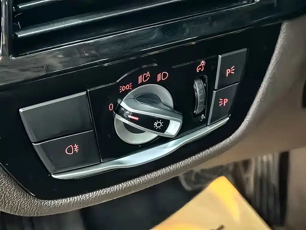BMW 5 Series New Energy — миниатюра 8