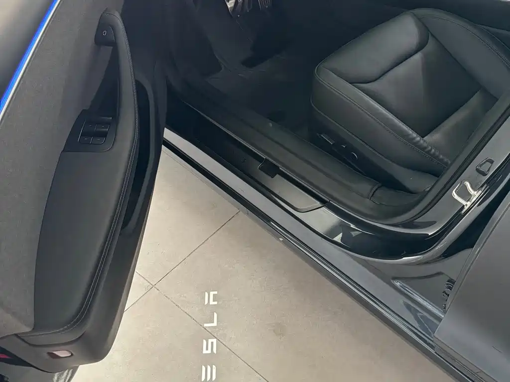 Tesla Model 3 — миниатюра 22