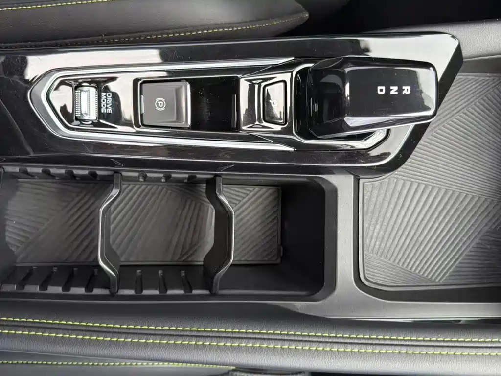 Geely Binyue — миниатюра 21