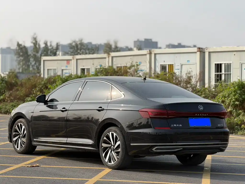 Volkswagen Passat 2022 330TSI Luxury