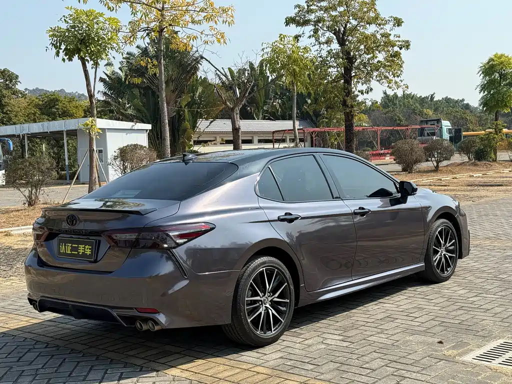 TOYOTA CAMRY
