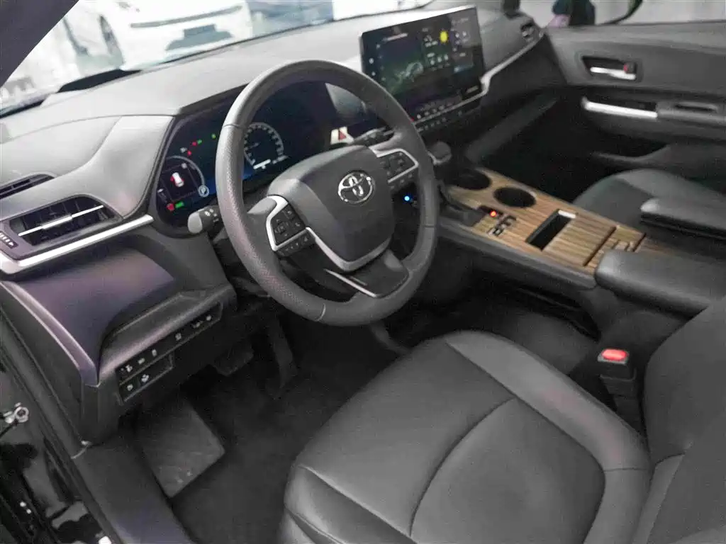 Toyota Granvia — миниатюра 8