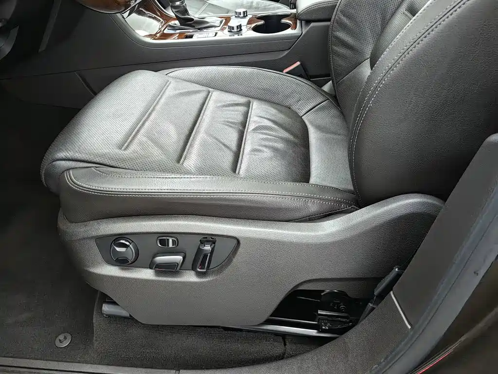 Volkswagen Touareg — миниатюра 20
