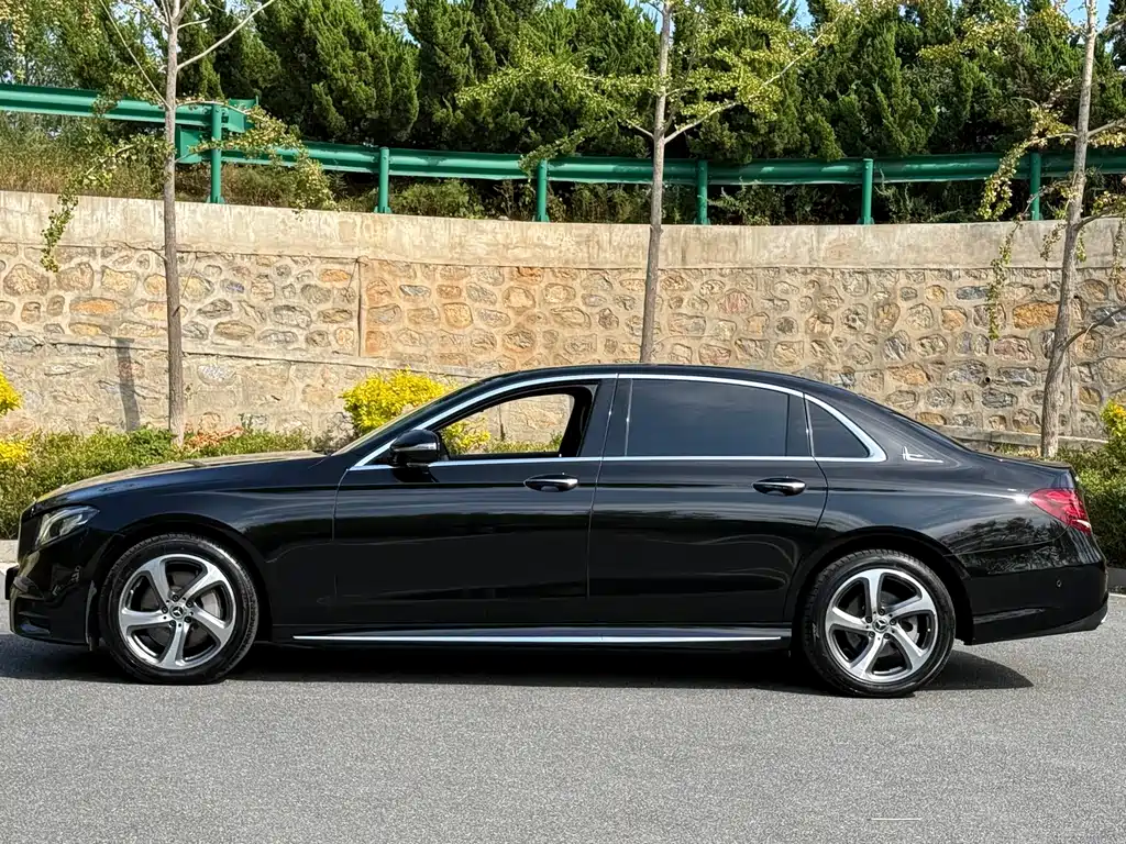 Mercedes-Benz E-Class — миниатюра 4