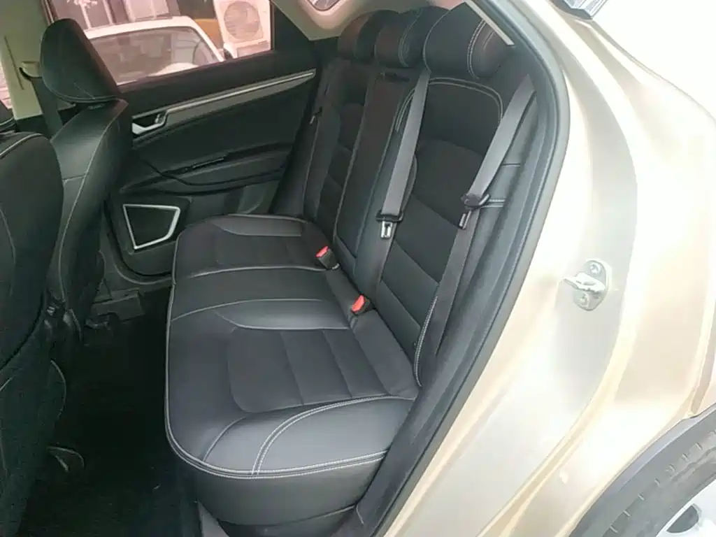 Geely Emgrand GS — миниатюра 17