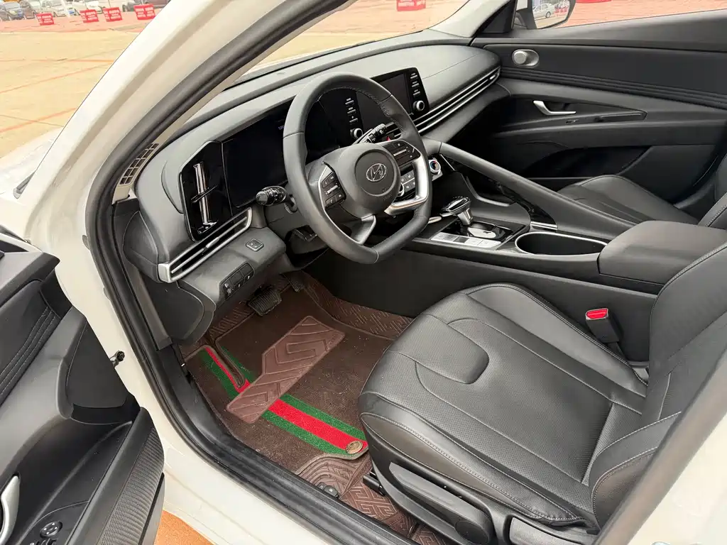 Hyundai Elantra — миниатюра 7