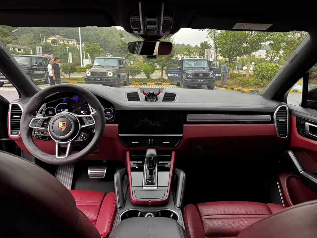 Porsche Cayenne — миниатюра 6