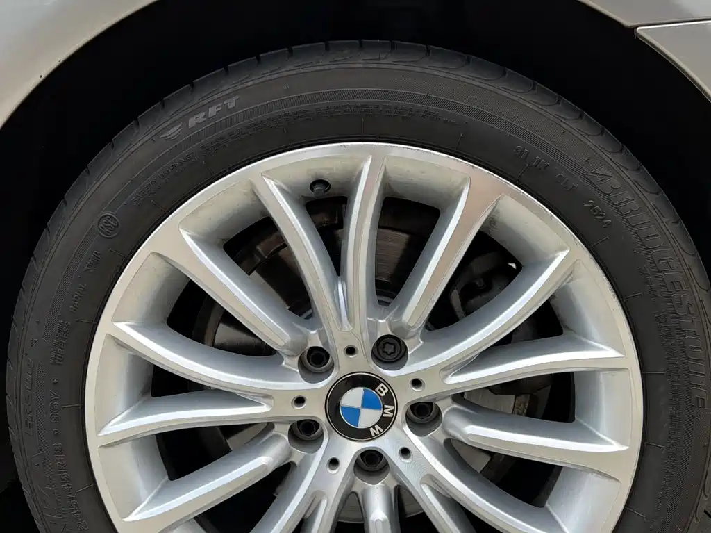 BMW 5 Series — миниатюра 4