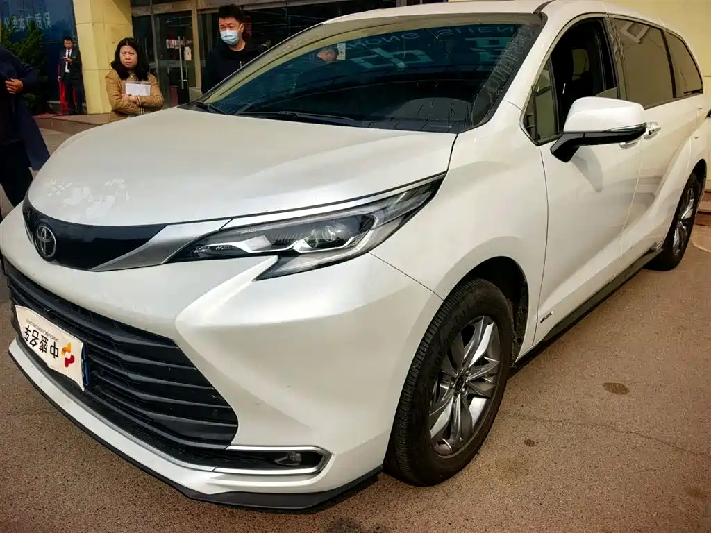 TOYOTA SIENNA