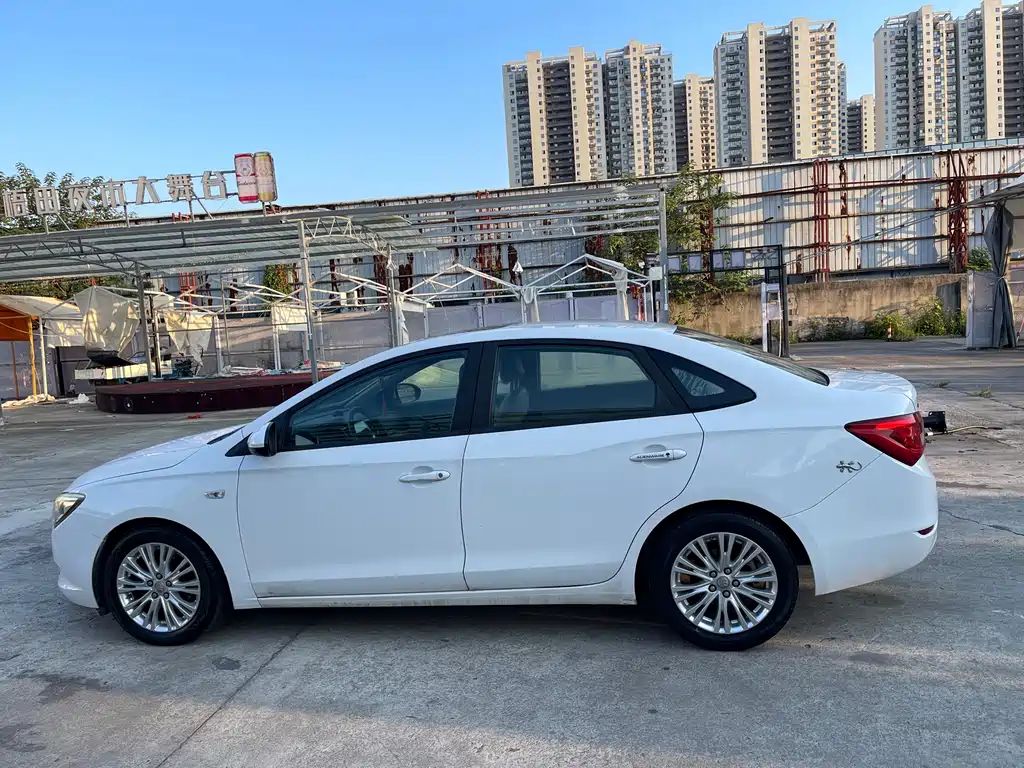 Buick Excelle — миниатюра 8