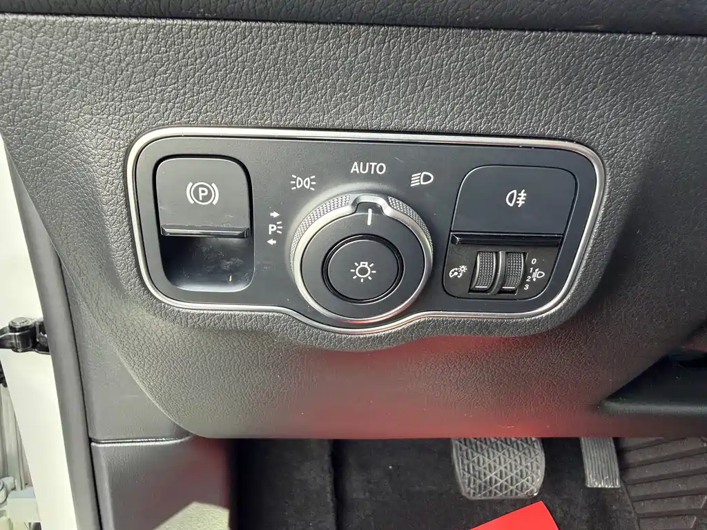 Mercedes-Benz GLB — миниатюра 22