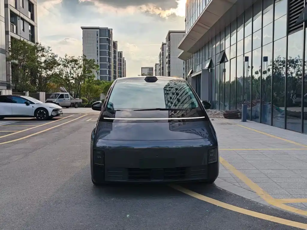 Li Auto Li MEGA — миниатюра 2
