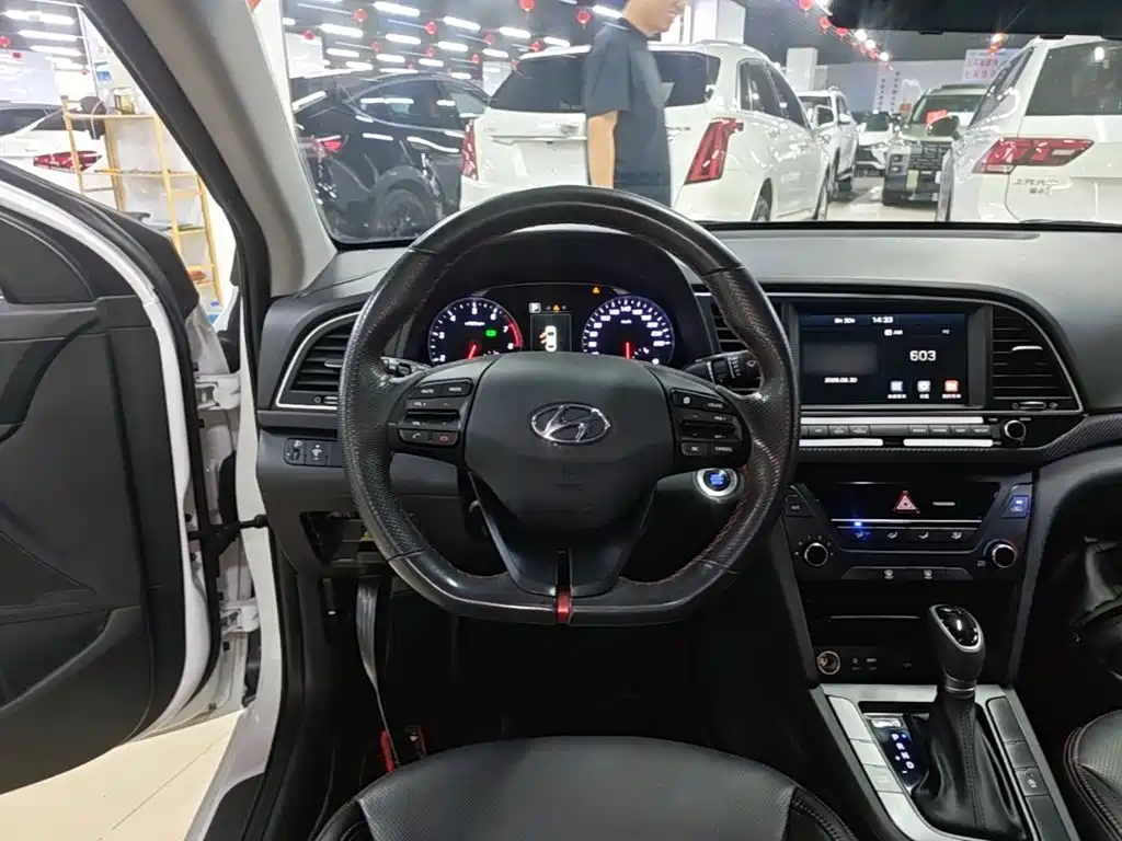 Hyundai Elantra — миниатюра 11