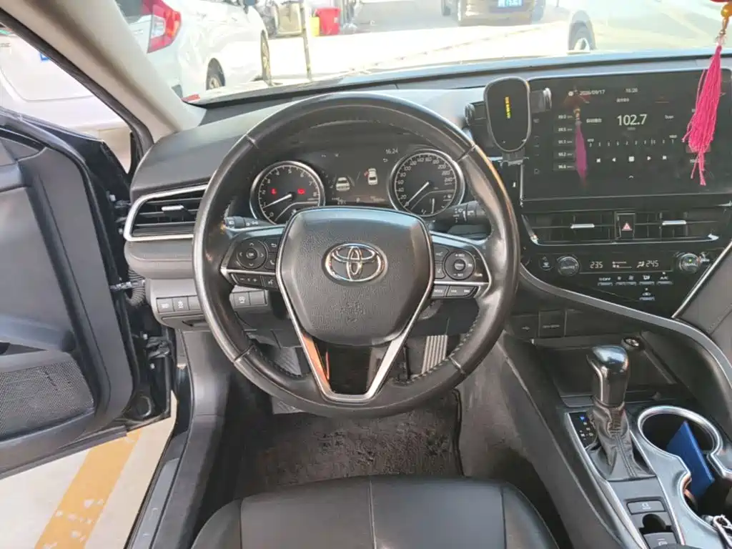 Toyota Camry — миниатюра 11