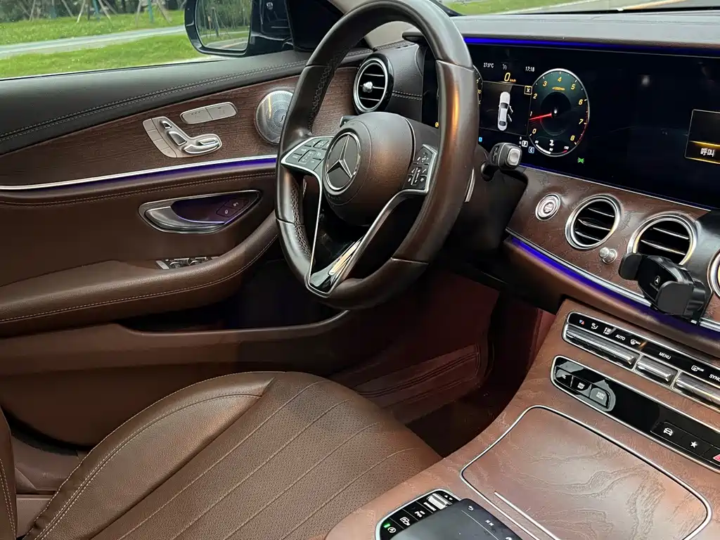 Mercedes-Benz E-Class — миниатюра 5