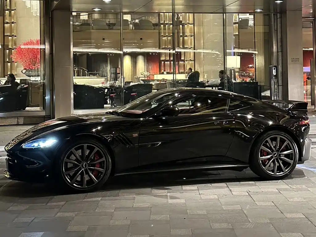 Aston Martin V8 Vantage — миниатюра 4