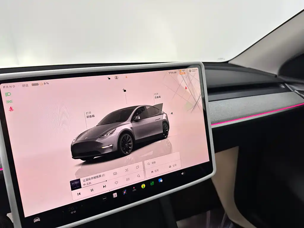 TESLA MODEL Y