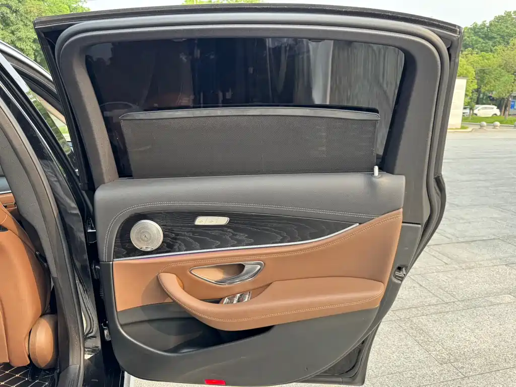 Mercedes-Benz E-Class — миниатюра 8