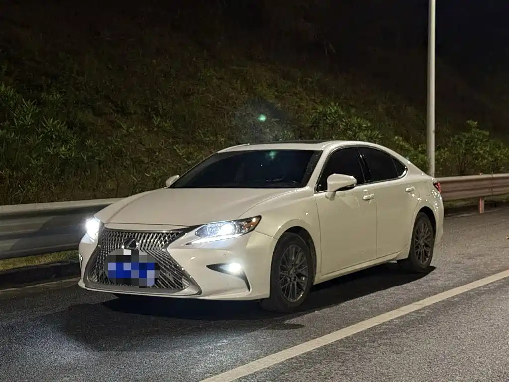 Lexus ES 2018