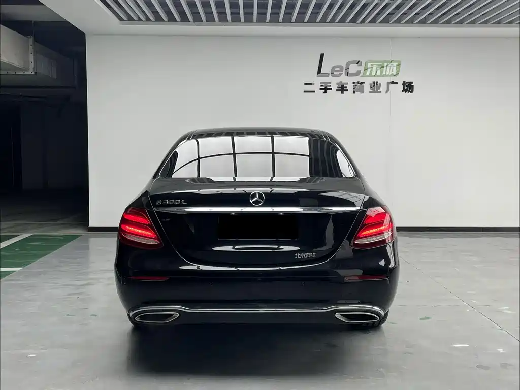 Mercedes-Benz E-Class — миниатюра 5