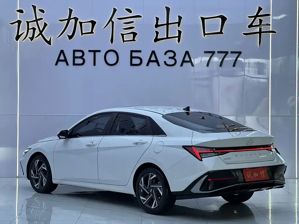 Hyundai Elantra — миниатюра 6