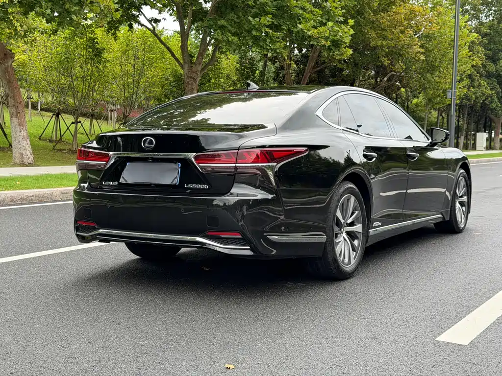 Lexus LS — миниатюра 16