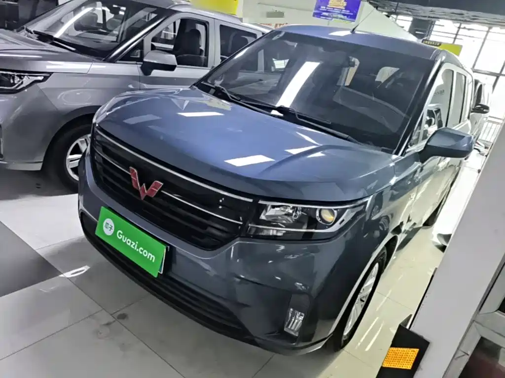 Wuling Hongguang PLUS