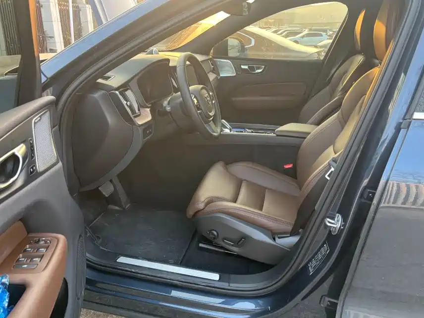 VOLVO XC60 PLUG IN HYBRID