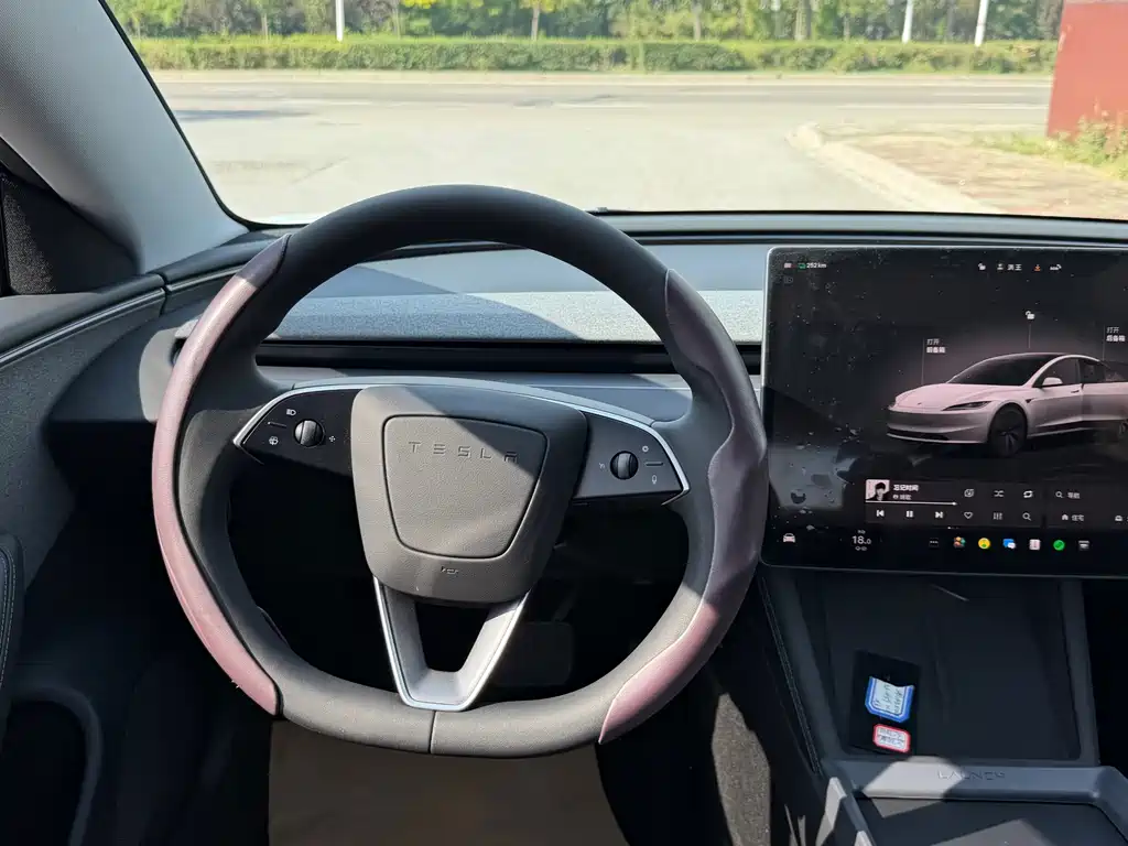 Tesla Model 3 — миниатюра 9