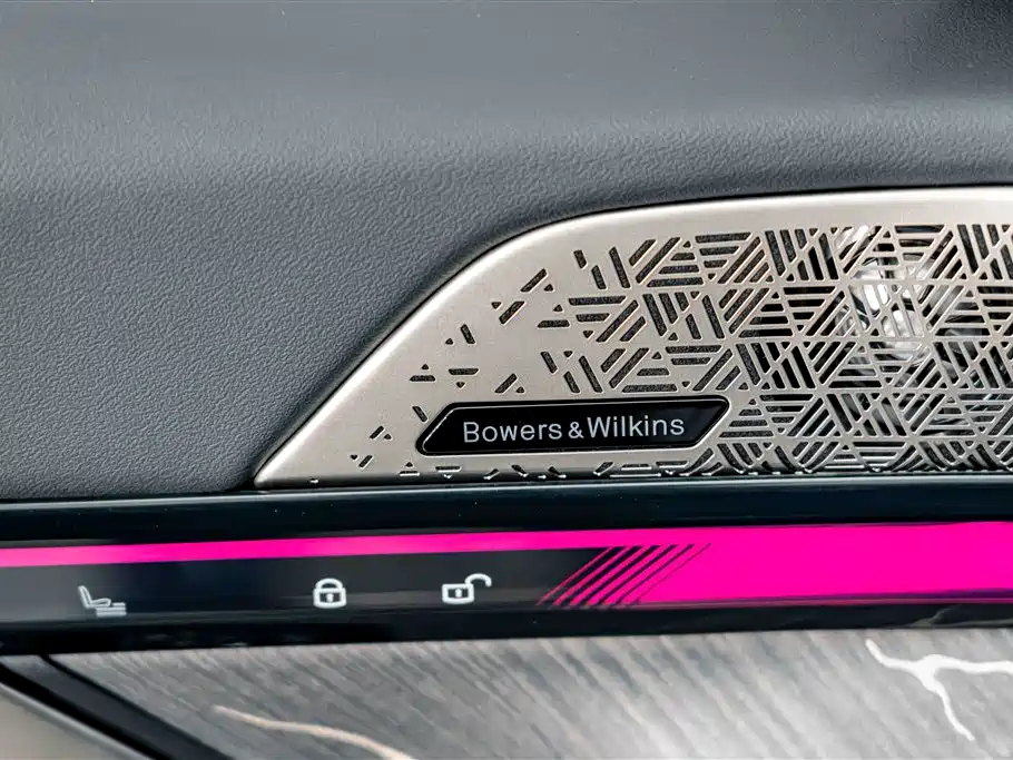 BMW 5 Series — миниатюра 19