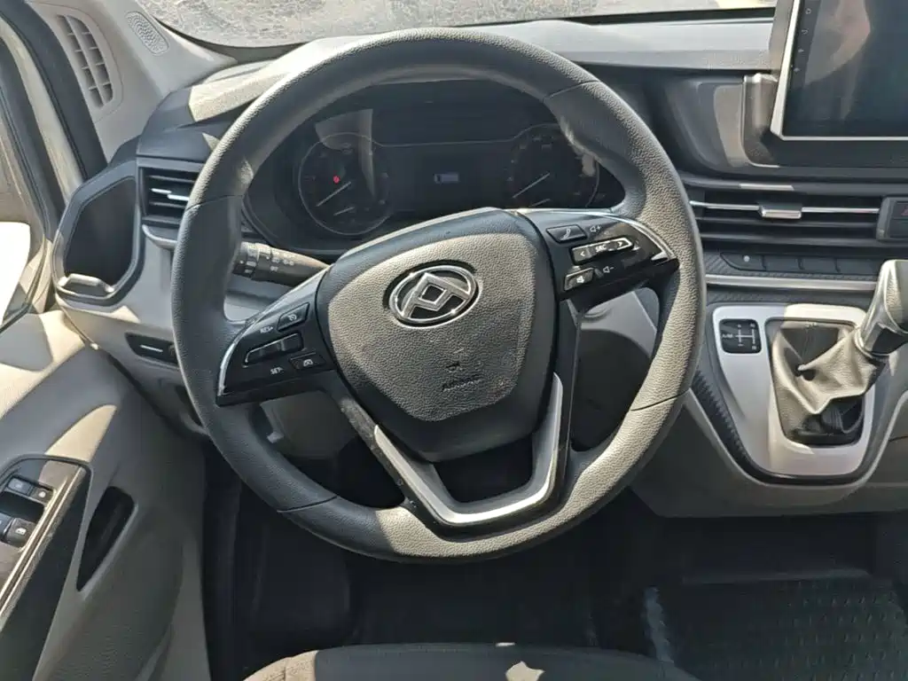 Maxus V90 — миниатюра 11